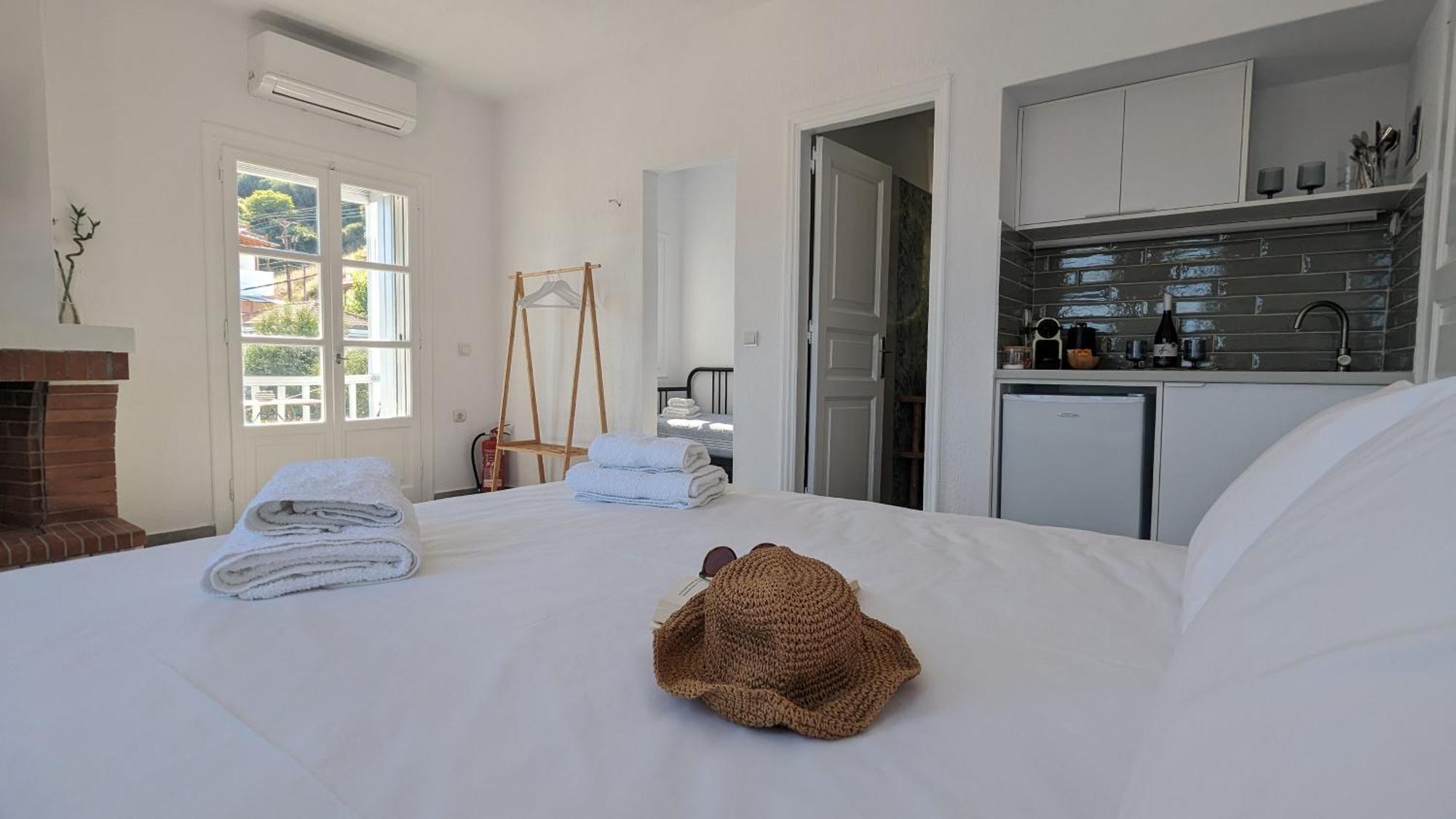 The Botanist Guesthouse Skopelos Town Exterior photo
